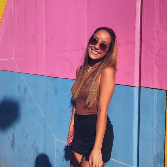 Meet your Posher, Tiz - Picture 1 of 1